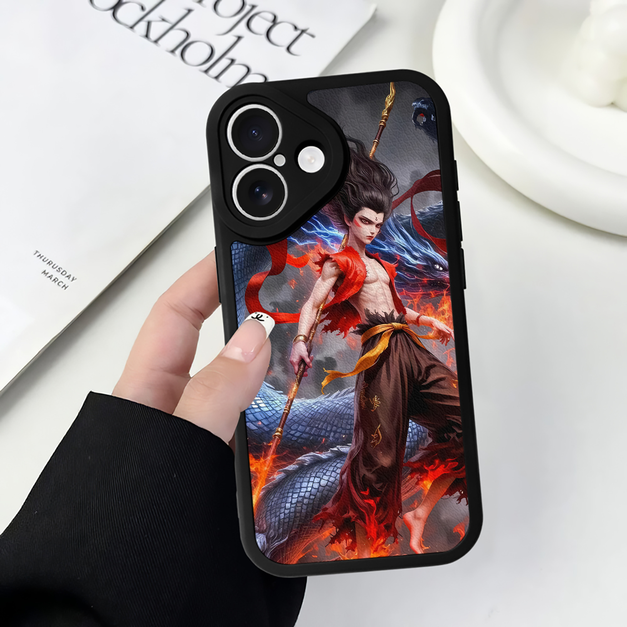 （画像用） Ne Zha 2 ナタ 魔童の大暴れ 【iPhone 16シリーズ対応】シリコンスマホケース（レザー調） 材質：シリコン
